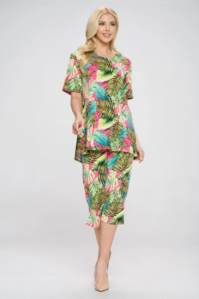 Truedames Plus Size Short Sleeve Top And Capri Pants Set In Multi