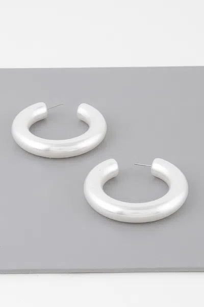 Truedames Polished Cream Hoop Earrings In White