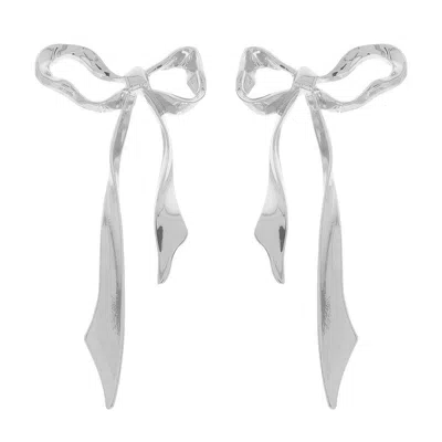 Truedames Polished Finish Bow Earrings In Silver