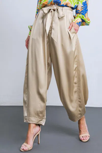 Truedames Powerful Charm Woven Satin Pants In Gold