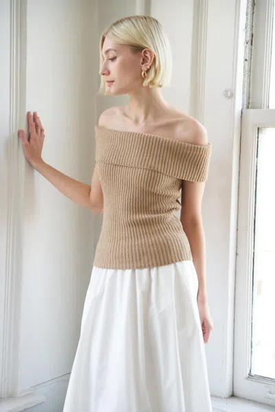 Truedames Precious Approach Shoulder Top In Neutral