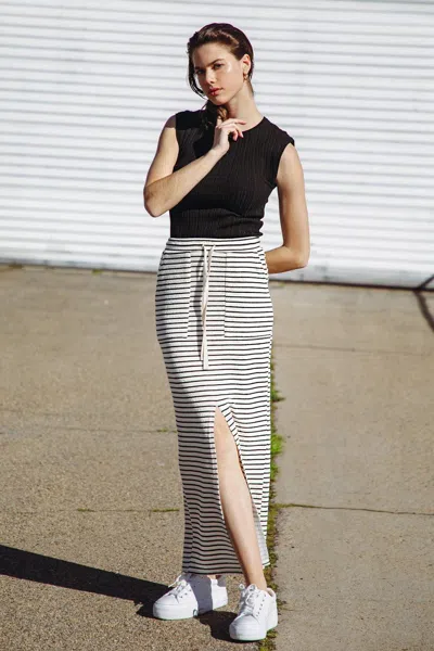 Truedames Pretty On Point Knit Skirt In White