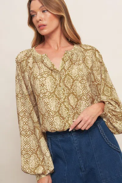 Truedames Retro Chic Taupe Woven Top In Gray