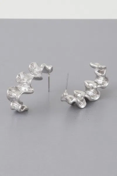 Truedames Ripple Down Dangle Earrings In Silver