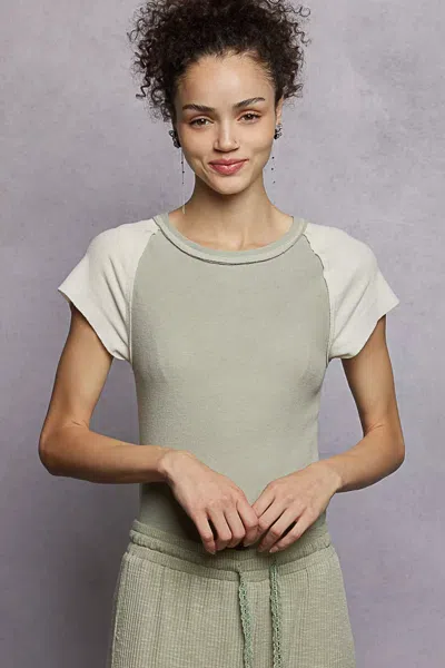Truedames Round Neck Outseam Detail T-shirt With Contrast Color Sleeves In Gray