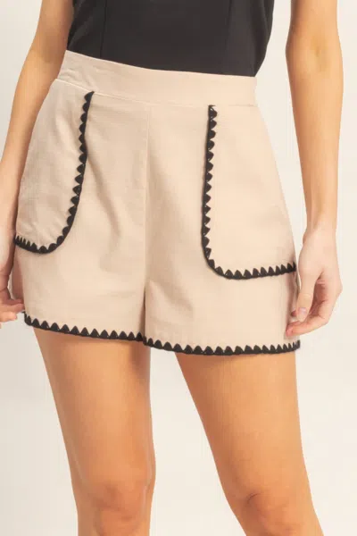 Truedames Scallop Trim High-waisted Shorts In Neutral