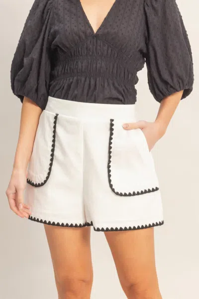 Truedames Scallop Trim High-waisted Shorts In Black