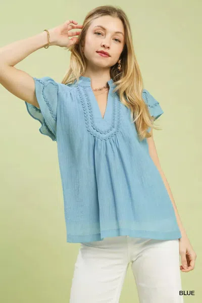 Truedames Scalloped Trim Flutter Sleeve Top In Blue