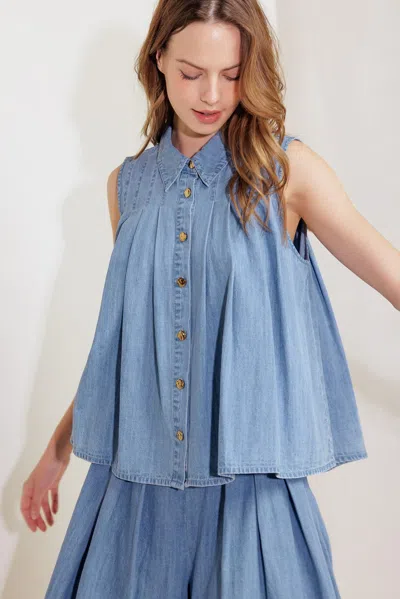 Truedames Serenity Hill Chambray Top In Blue