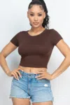 Truedames Short Sleeve Roundneck Crop Top In Brown