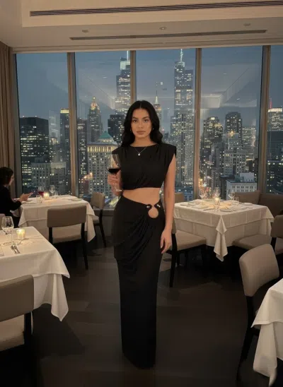 Truedames Sleeveless Top Featuring Cap Shoulders Set In Black