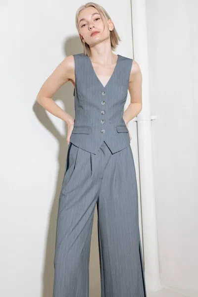 Truedames Smile Bright In Grey Woven Vest In Gray