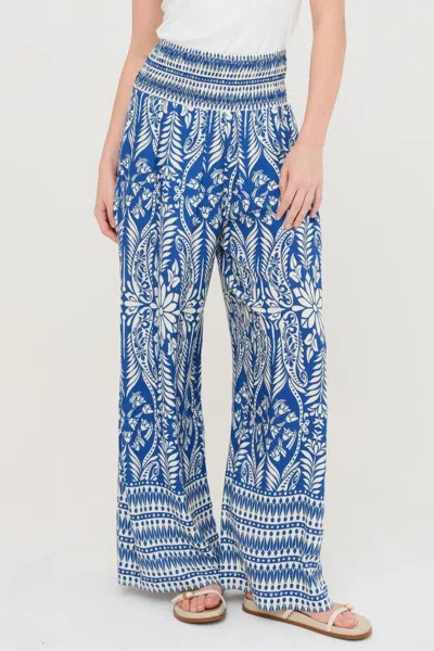 Truedames Smocked Waist Floral Pants In Blue