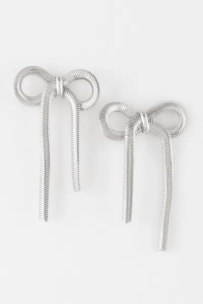 Truedames Snake Chain Ribbon Earrings In Metallic
