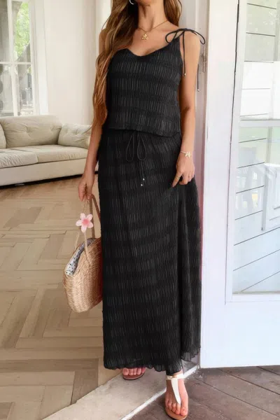 Truedames Solid Two Piece Strappy Maxi Skirt Crop Top Set In Black