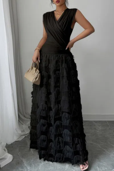Truedames Solid V Neck Ruched Texture Splice Sleeveless Dress In Black