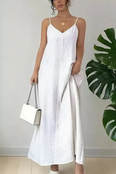 Truedames Spaghetti Strap V-neck Maxi Dress In White