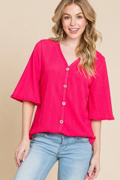 Truedames Texture Decorative Button V-neck Top In Pink