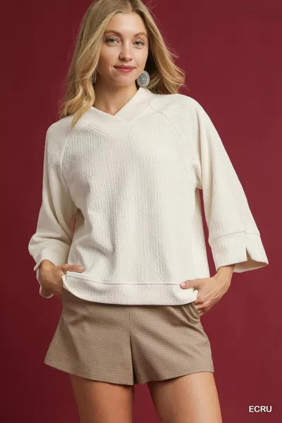 Truedames Textured Knit V-neck Top In White