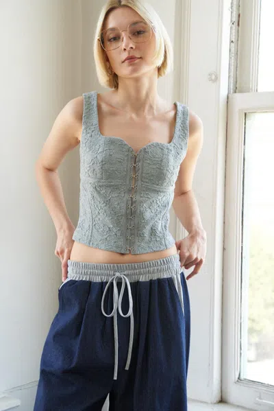 Truedames Through The Looking Woven Top In Gray
