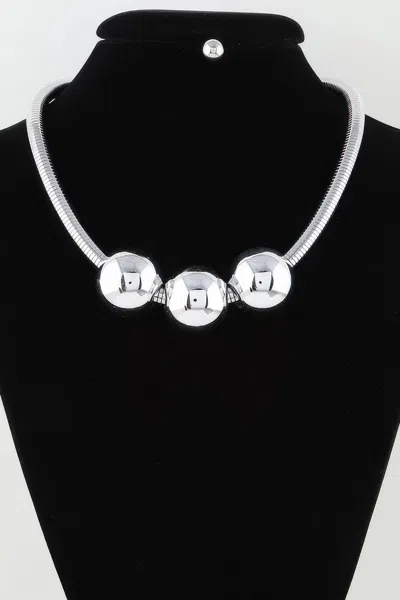 Truedames Triple Shiny Bead Statement Necklace In Silver