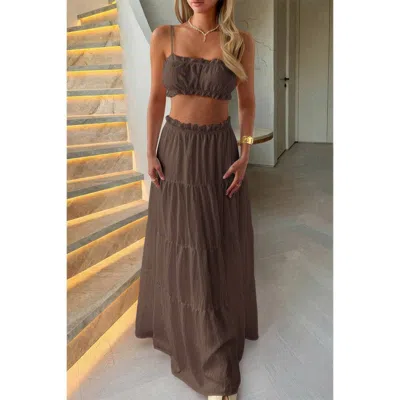 Truedames Two Pieces Sleeveless Tank Top And Maxi Skirt Set In Brown