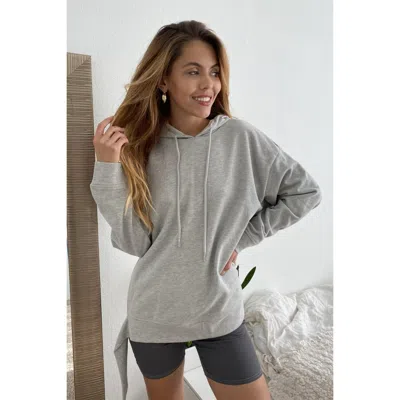 Truedames Uneven Hem Graphic "venice" Pullover Hoodie In Gray