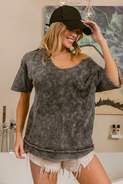 Truedames Washed Notched Short Sleeve Top In Gray