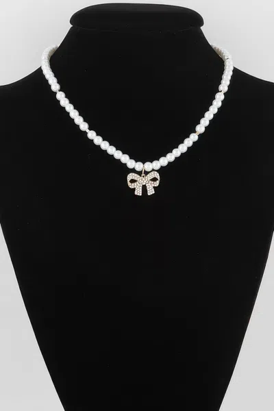 Truedames White Pearl Bow Necklace In Metallic
