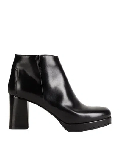 Truman's Woman Ankle Boots Black Size 9 Leather