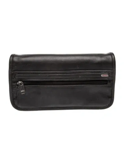Pre-owned Tumi Leather Clutch In Black