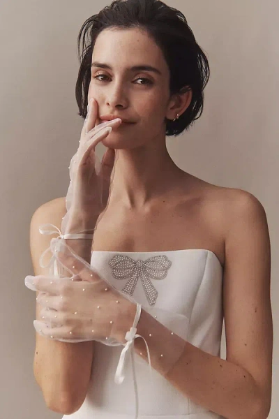 Twigs & Honey Dainty Pearl & Bow Short Gloves In White