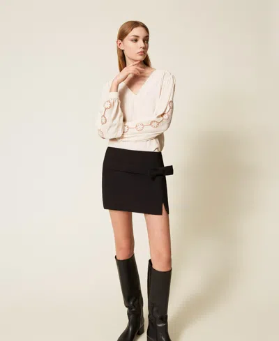 Twinset Blouse En Crêpe Avec Broderie In Neutral