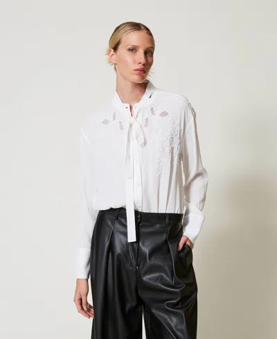 Twinset Chemise En Crêpe Georgette Avec Broderie In White