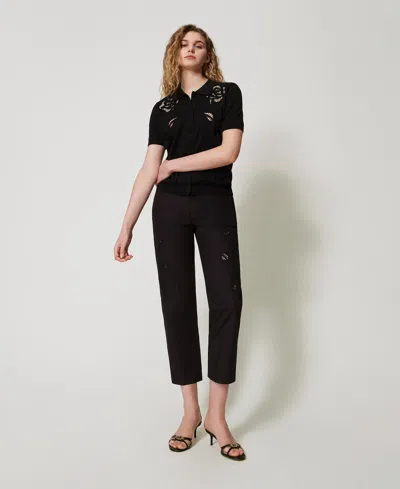 Twinset Pantalon Chino Avec Broderie Florale In Black