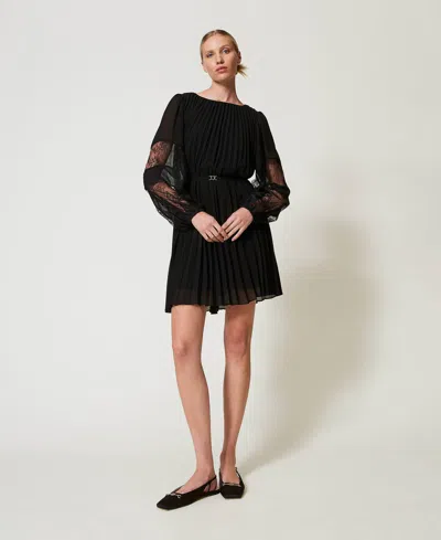 Twinset Robe Courte En Crêpe Georgette Plissé Avec Dentelle In Black