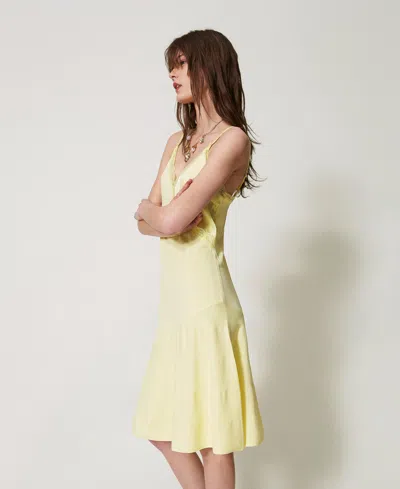Twinset Robe Midi En Maille Avec Dentelle In Yellow