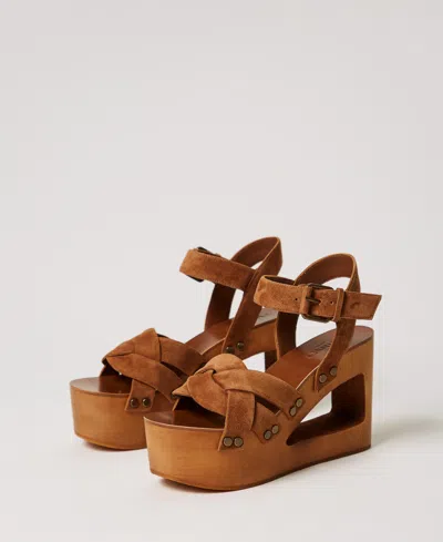 Twinset Sandales Sabots En Cuir Velours In Brown