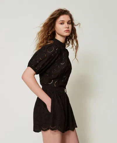 Twinset Short Avec Broderie Anglaise Et Feston In Black