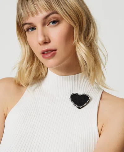 Twinset Top En Maille Rayée Avec Broche In White