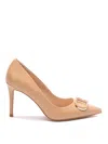Twinset Oval T-plaque Pumps In Camel