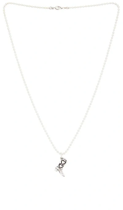 Two Jeys Boot Necklace In Plata