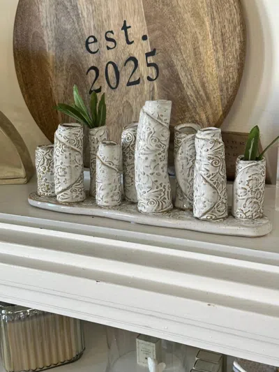 Two's Company Multi-vase Embossed Clay Single Platform In Pearly White