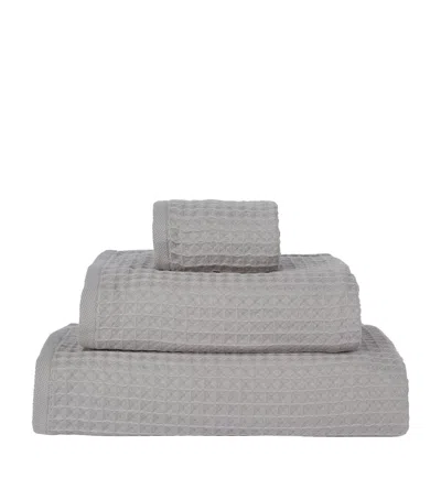 Uchino Air Waffle Bath Towel In Grey