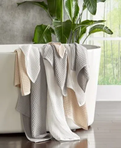 Uchino Air Waffle Bath Towel In White