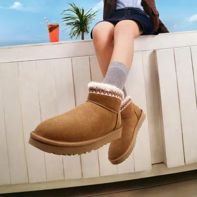 Ugg 秋冬时尚平底保暖休闲雪地靴舒适轻便短靴1174496栗色