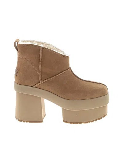 Pre-owned Ugg Ankle Boots In Tan