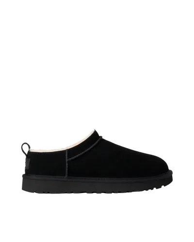 UGG BLACK SOLID CLASSIC BOOT.