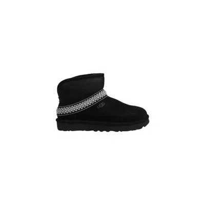 UGG BLACK SUEDE BOOT