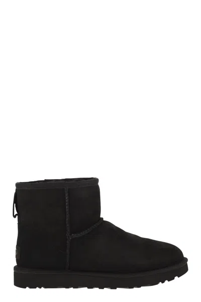 Ugg Boot Mini Classic Ii In Black